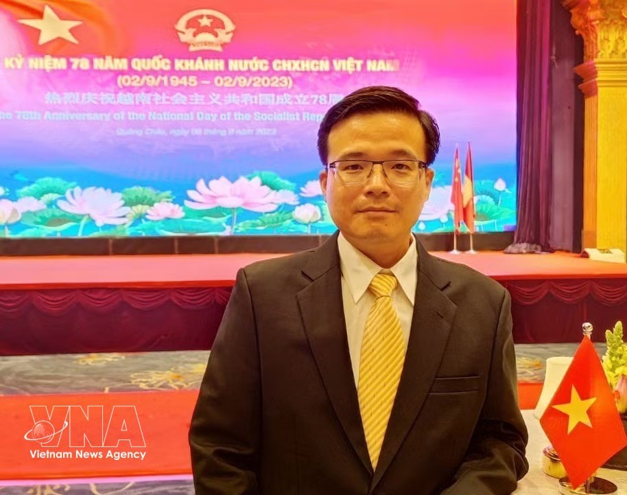 中国东莞欣荣智能科技有限公司总经理杨锦荣博士。图自越通社