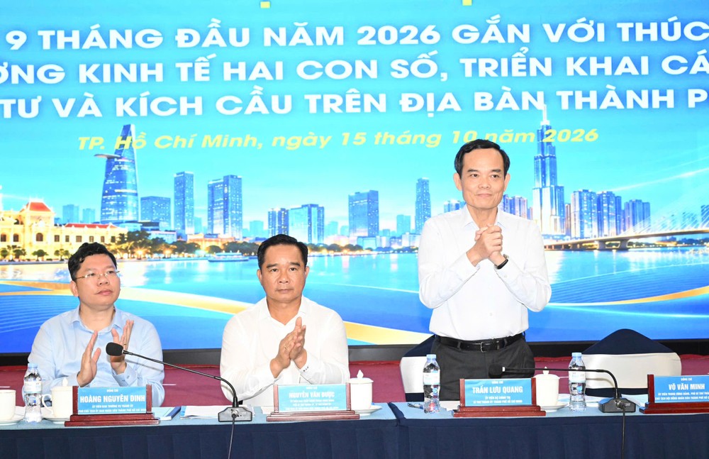 胡志明市市委书记陈留光出席会议。图片：越勇
