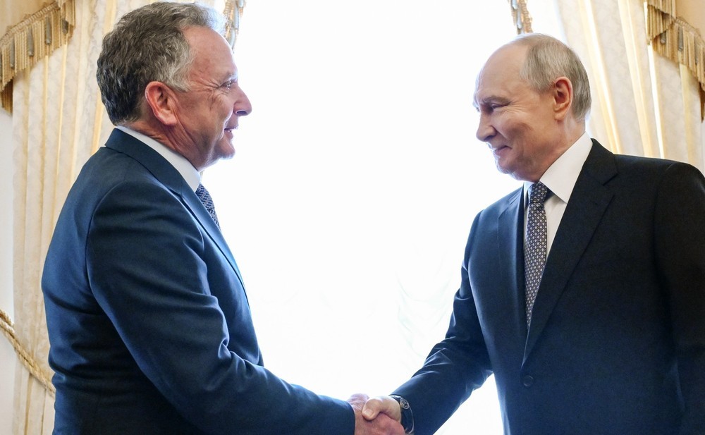 俄罗斯总统弗拉基米尔·普京于10月21日会见美国总统特使史蒂夫·威特科夫。图片来源：俄罗斯新闻社