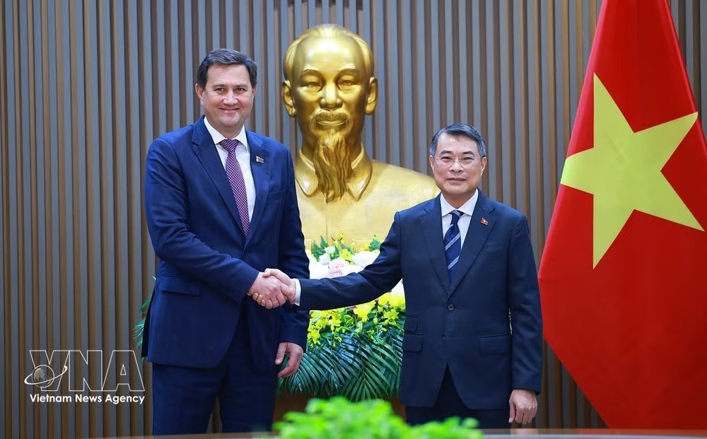 越南政府总理黎明兴会见白俄罗斯外交部长雷任科夫。图自越通社