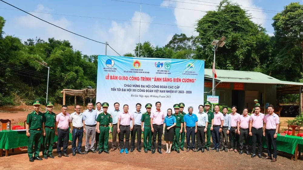 Các đơn vị phối hợp thực hiện công trình “Ánh sáng biên cương”