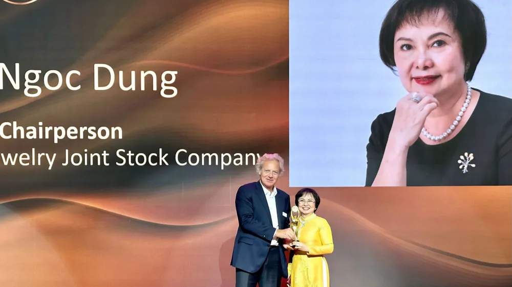 Bà Cao Thị Ngọc Dung, Chủ tịch HĐQT PNJ được vinh danh là một trong 40 biểu tượng xuất sắc nhất (Extraordinary 40) ngành kim hoàn thế giới. Ảnh: HOÀI ANH 