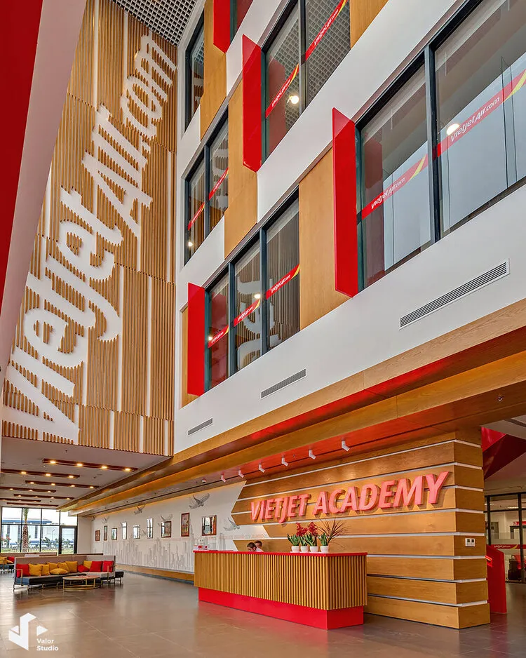 Học viện Hàng không Vietjet đạt tiêu chuẩn châu Âu tại TP Thủ Đức, TPHCM cung cấp các khoá đào tạo chuyên ngành hàng không, nghiên cứu và phát triển trong lĩnh vực hàng không