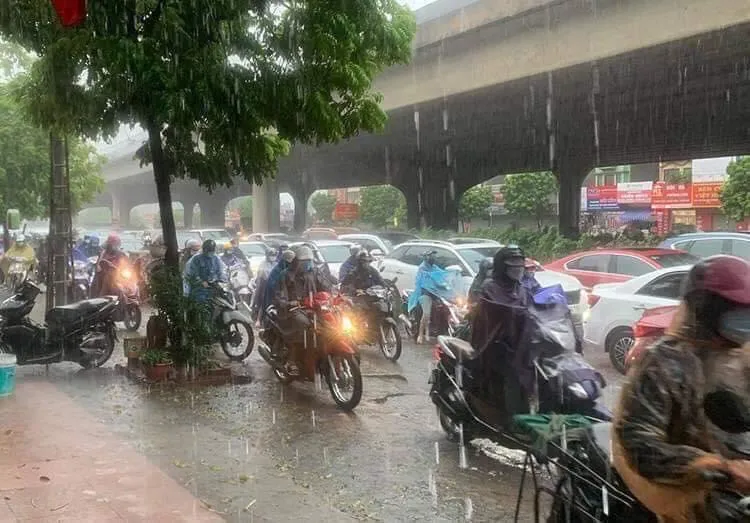 Hà Nội mưa hiện vẫn rất to