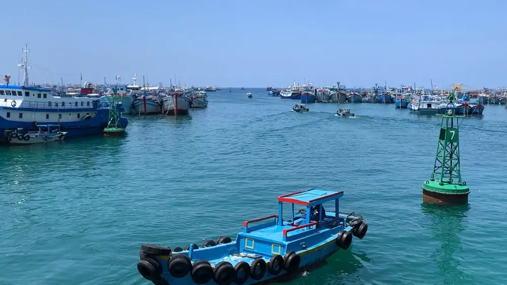 Các tàu thuyền trên biển. Ảnh: DUY TUẤN