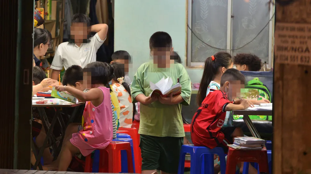 Một lớp học thêm được mở tại quận 8, TPHCM. Ảnh chụp ngày 30-10-2023. Ảnh: CAO THĂNG Một lớp học thêm được mở tại quận 8, TPHCM. Ảnh chụp ngày 30-10-2023. Ảnh: CAO THĂNG