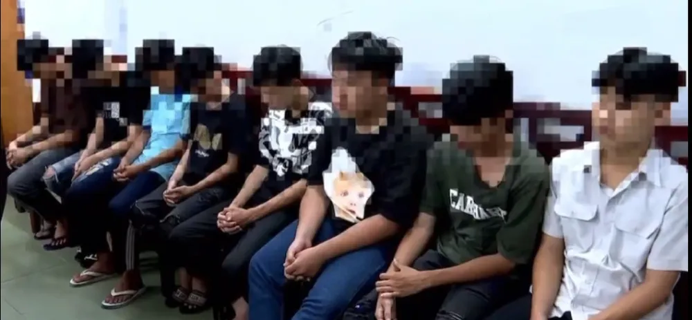 Nhóm đối tượng tại cơ quan công an Nhóm đối tượng tại cơ quan công an