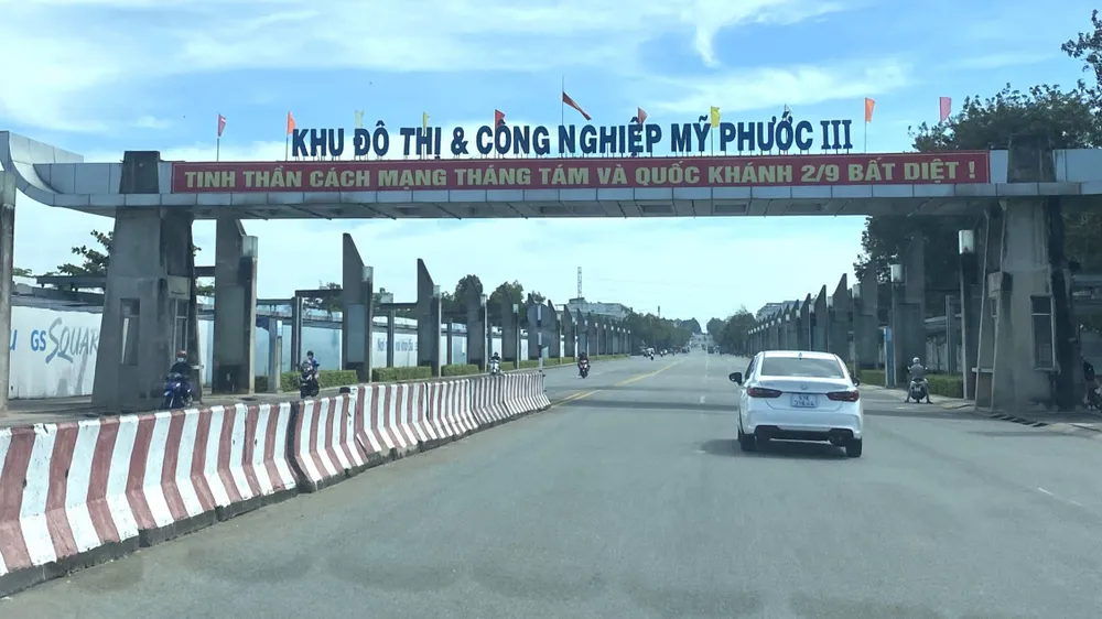 Nhiều khu công nghiệp trên địa bàn thị xã Bến Cát được đầu tư theo hướng hiện đại, thân thiện môi trường, ít thâm dụng đất đai
