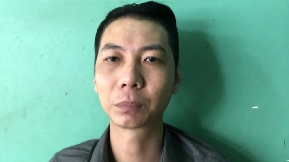 Hiếu tại cơ quan công an