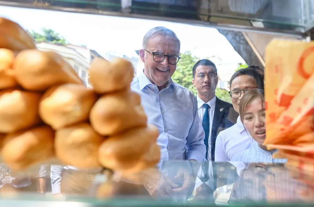 thu-tuong-australia-anthony-albanese-an-banh-mi-o-ha-noi-3069.jpg