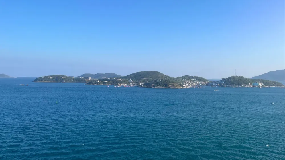 Nha Trang có điều kiện tự nhiên thuận lợi để phát triển kinh tế biển. Ảnh: CÔNG NHÂN