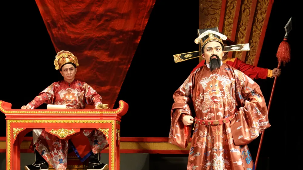 Nghệ sĩ Đình Toàn và nghệ sĩ Đại Nghĩa trong vai Tả Quân Lê Văn Duyệt và Phó Tổng trấn thành Gia Định Huỳnh Công Lý. Ảnh: THÚY BÌNH 