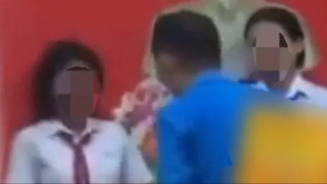 Clip ghi lại hình ảnh một người có hành vi không chuẩn mực. Ảnh chụp màn hình