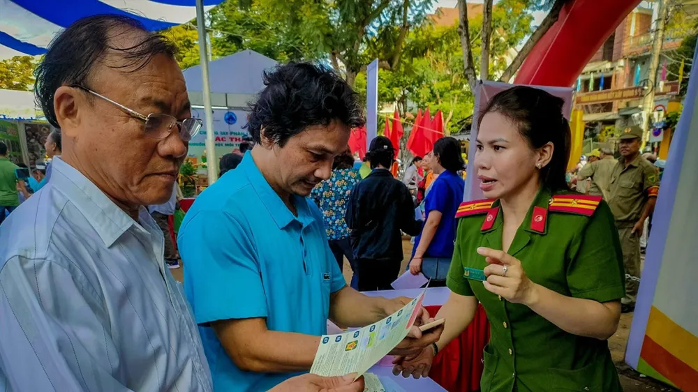 Ra quân tuyên truyền, hướng dẫn đăng ký định danh điện tử, đưa Đề án 06 đến gần dân hơn