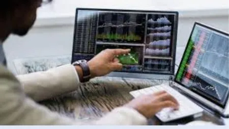 Khối ngoại bán ròng gần 2 tỷ USD trong 6 tháng