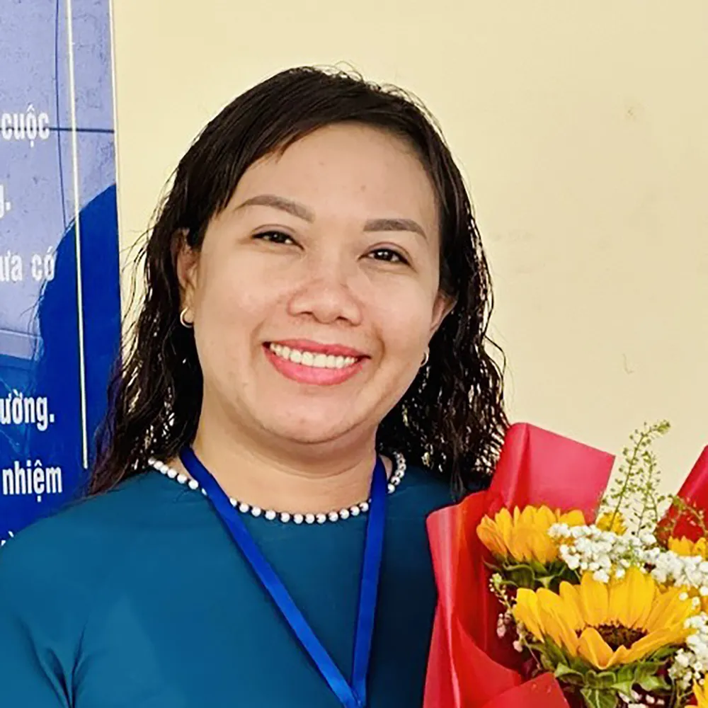 Anh4-Bà Trương Mỹ Phượng, công chức phường Hiệp Bình Chánh.jpg