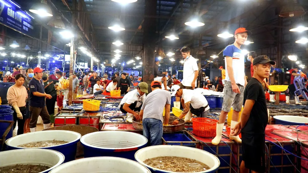 Hoạt động mua bán tại chợ Bình Điền