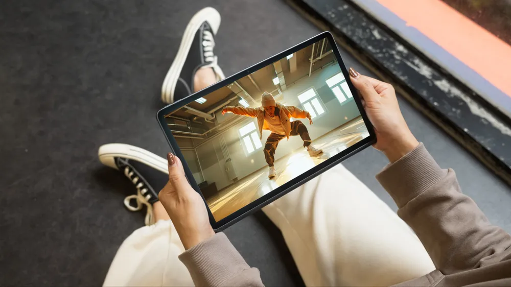 Lenovo Tab Plus với âm thanh vượt trội với 8 loa JBL được tích hợp
