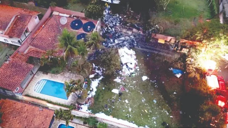 Hiện trường máy bay rơi