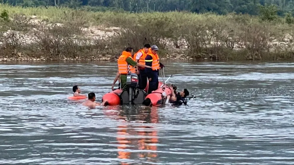 tim kiếm nạn nhân.jpg