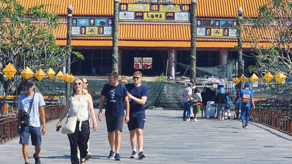 Khách quốc tế đến Việt Nam đạt hơn 14 triệu lượt trong 10 tháng. Ảnh: THU HÀ