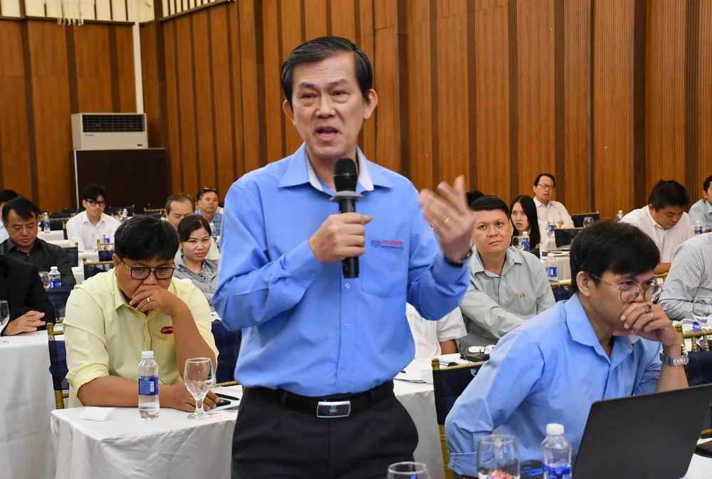 Đại diện HFIC và các sở, ban, ngành giải đáp những thắc mắc về việc tiếp cận nguồn vốn cho doanh nghiệp. Ảnh: MINH XUÂN