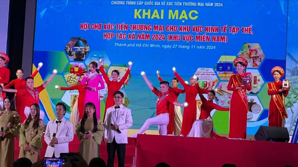 Tiết mục văn nghệ khai mạc hội chợ