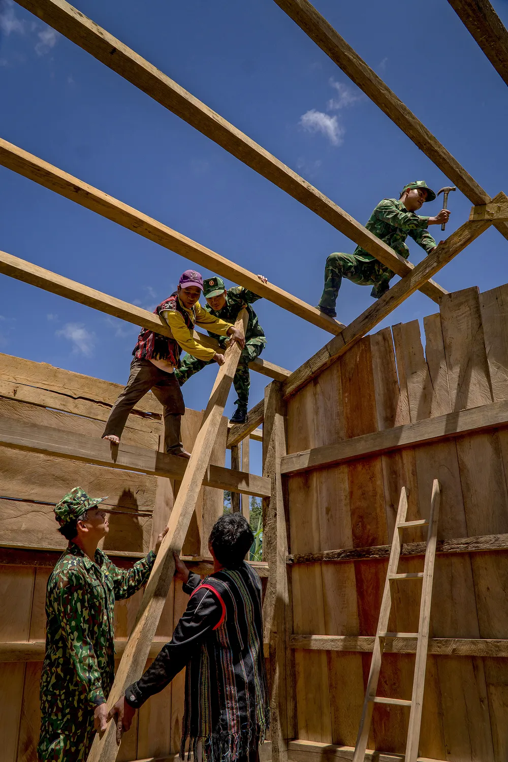 PSA Anh1-nguyen dien ngoc (nguyen bo) nguyen bo)-0905245337-giup dong bao vung cao lam nha o.jpg