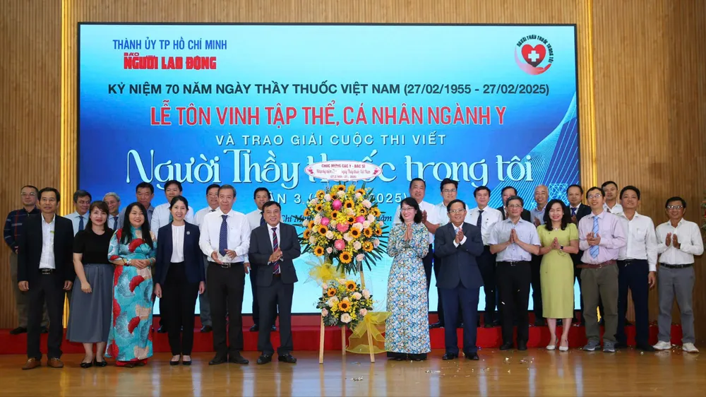 Trao giải 7 tác phẩm xuất sắc về người thầy thuốc 