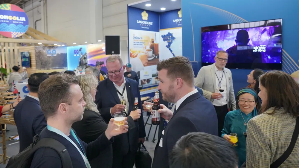 Khách tham quan gian hàng chung Saigontourist Group và Vietnam Airlines tại ITB Berlin 2025