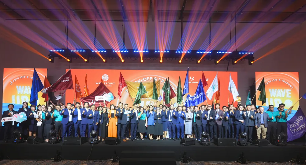 thumbnail Hình kick-off.png