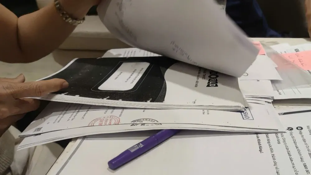 Khách hàng bức xúc vì Novareal chậm trả tiền cọc mua nhà dự án. Ảnh: THANH HIỀN