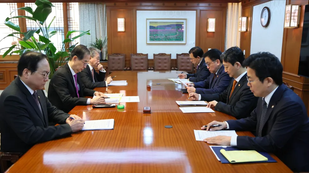 Chính phủ Hàn Quốc họp khẩn sáng 3-4. Ảnh: Korea Joongang Daily