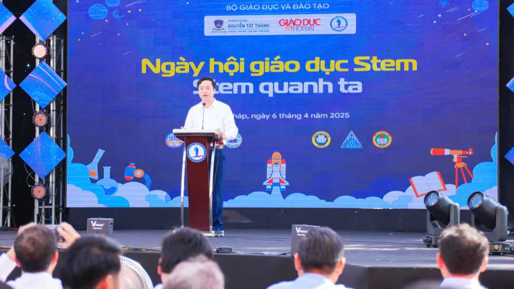 Phó Vụ trưởng Vụ Giáo dục phổ thông (Bộ GD-ĐT) Đỗ Đức Quế phát biểu tại Ngày hội giáo dục STEM