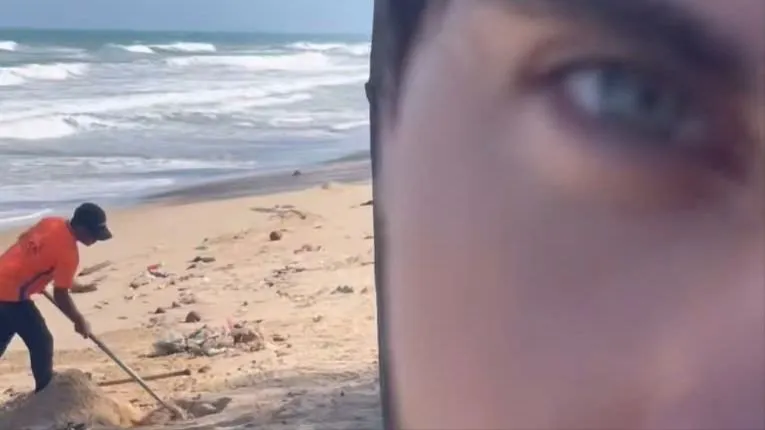 Hành vi chôn rác xuống bãi biển Mũi Né của ông M. được một du khách nước ngoài ghi lại