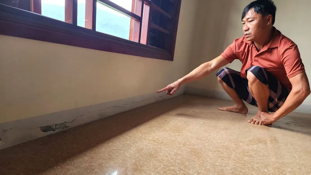 Người dân xã Sơn Kim 1 lo lắng nhà bị nứt do ảnh hưởng thi công Dự án cải tạo, nâng cấp Quốc lộ 8A