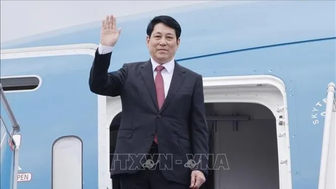 Chủ tịch nước Lương Cường đã rời Hà Nội, đi thăm cấp Nhà nước tới Cộng hòa Dân chủ Nhân dân Lào. Ảnh: TTXVN.