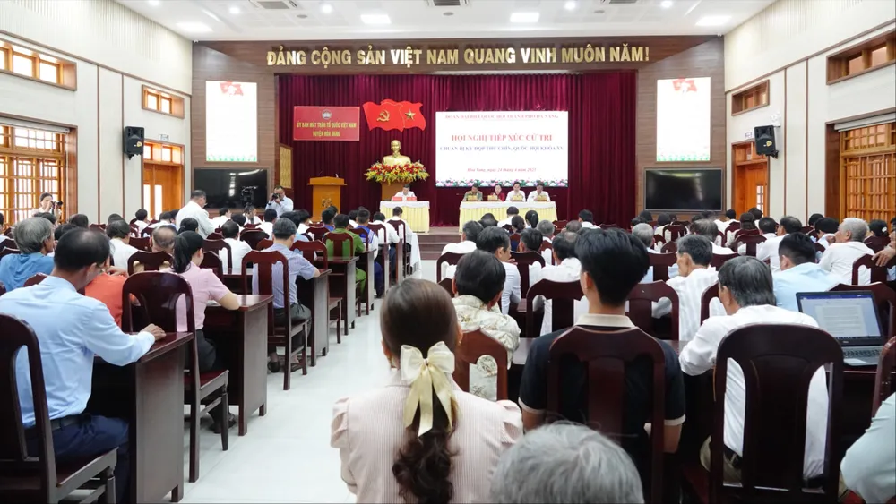 Buổi tiếp xúc cử tri trước kỳ họp thứ 9, Quốc hội khóa XV tại huyện Hòa Vang (TP Đà Nẵng). Ảnh: XUÂN QUỲNH