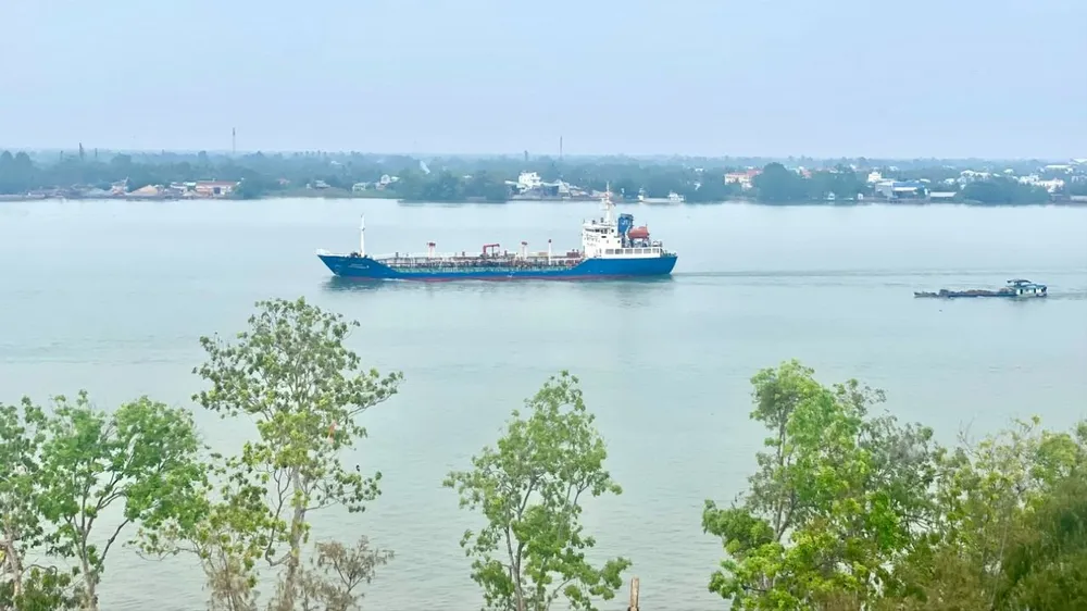 Sông Hậu - nơi tiếp giáp giữa TP Cần Thơ và Vĩnh Long