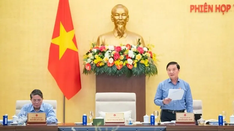 Phó Chủ tịch Quốc hội Nguyễn Khắc Định điều hành nội dung thảo luận 