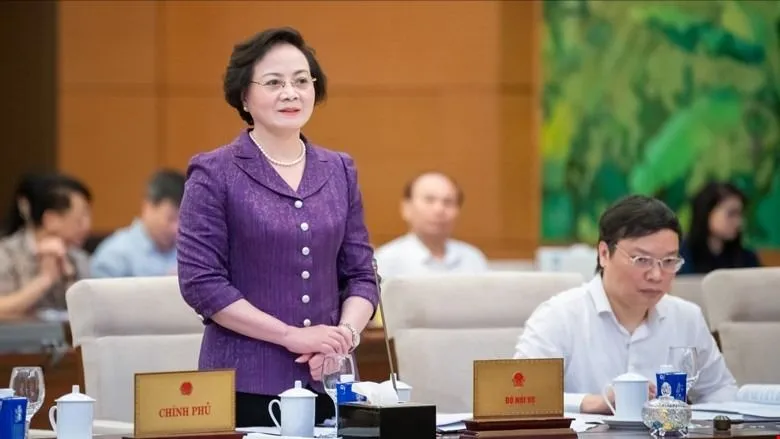 Bộ trưởng Bộ Nội vụ Phạm Thị Thanh Trà báo cáo về dự thảo Luật Tổ chức chính quyền địa phương (sửa đổi)