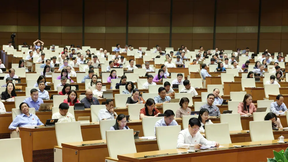 Các đại biểu dự phiên thảo luận ngày 9-5. Ảnh: QUANG PHÚC