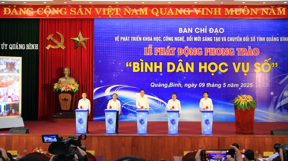 Quảng Bình phát động phong trào "Bình dân học vụ số"