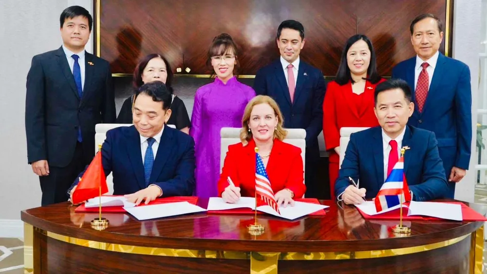 Vietjet sẽ chuyển giao 50 tàu bay Boeing 737 cho Vietjet Thái Lan thuộc hợp đồng đặt mua 200 tàu bay đã được ký kết giữa Vietjet và Boeing