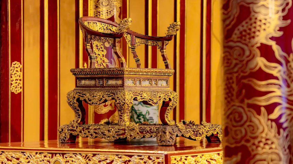 Chấp thuận lập hội đồng tìm cách tu sửa bảo vật quốc gia ngai vàng triều Nguyễn 