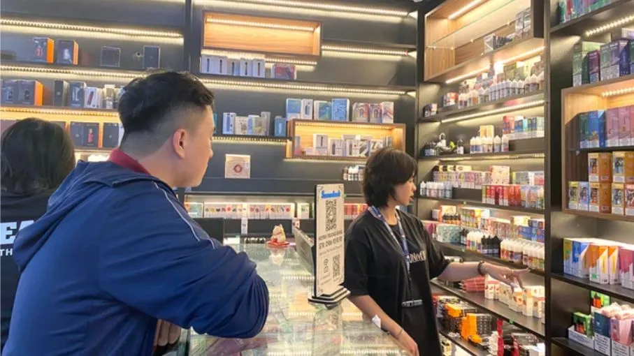 Một cửa hàng thuốc lá. Ảnh: SGGP, chụp năm 2023