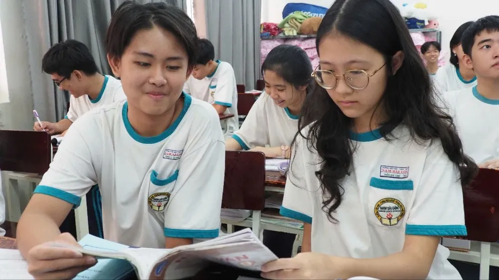 Học sinh lớp 9, Trường THPT Nam Sài Gòn (quận 7) trong giờ ôn tập môn Ngữ văn vào cuối tháng 5-2025