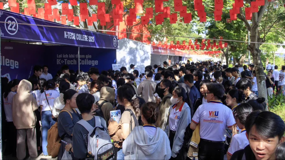 Ngày hội thu hút gần 10.000 sinh viên và người lao động