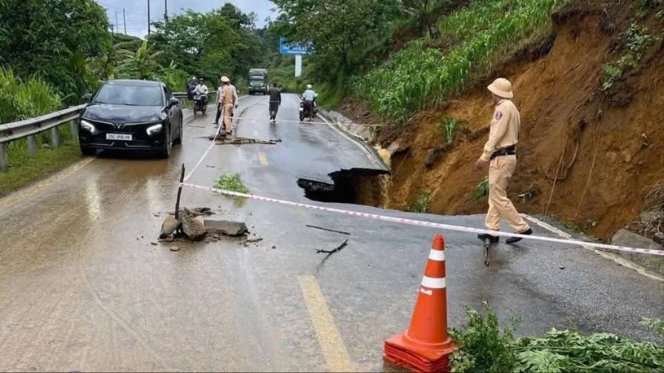 Đề phòng sạt lở đất ở vùng núi Bắc bộ. Ảnh: SGGPO