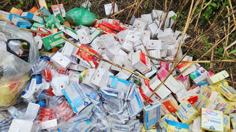 Nhiều sản phẩm thực phẩm bảo vệ sức khỏe bị đổ bỏ dù vẫn còn hạn sử dụng